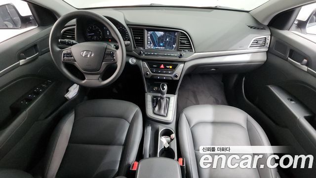 Hyundai Avante — interior