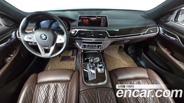 BMW 7 Series — interior