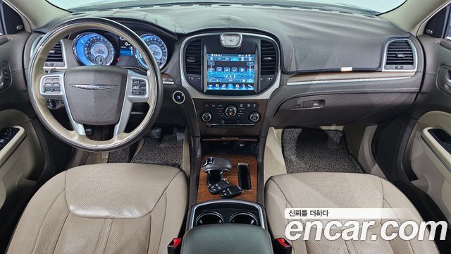 Chrysler 300C — interior