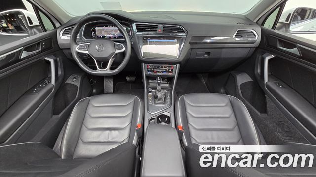Volkswagen Tiguan — interior