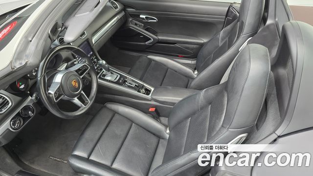 Porsche 718 — interior