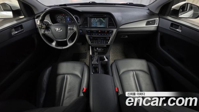 Hyundai Sonata — interior