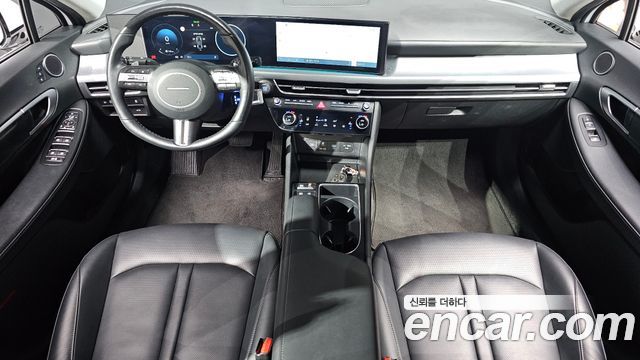 Hyundai Sonata — interior
