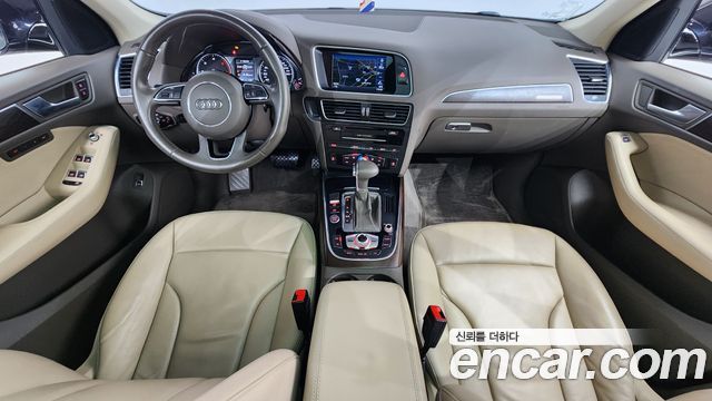 Audi Q5 — interior