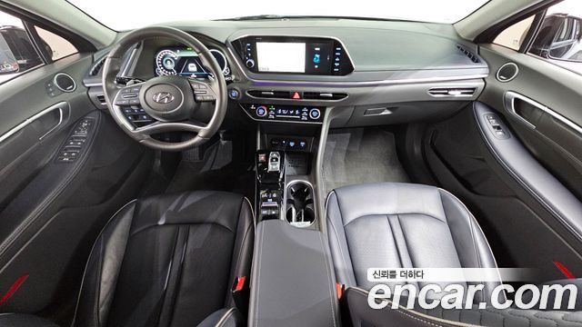 Hyundai Sonata — interior