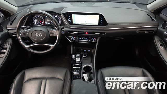 Hyundai Sonata — interior