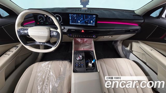 Kia K8 — interior