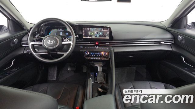 Hyundai Avante — interior