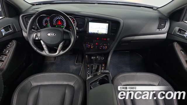 Kia K5 — interior