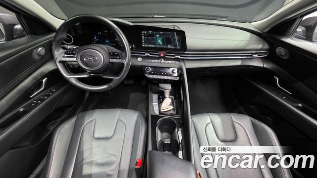 Hyundai Avante — interior
