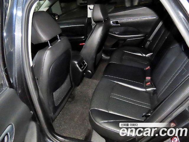 Hyundai Sonata — interior