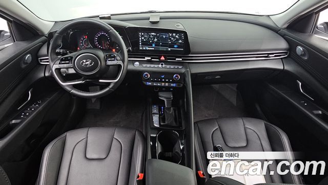 Hyundai Avante — interior