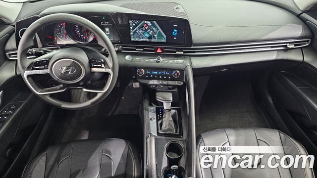Hyundai Avante — interior