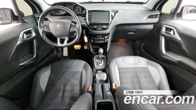 Peugeot 2008 — interior