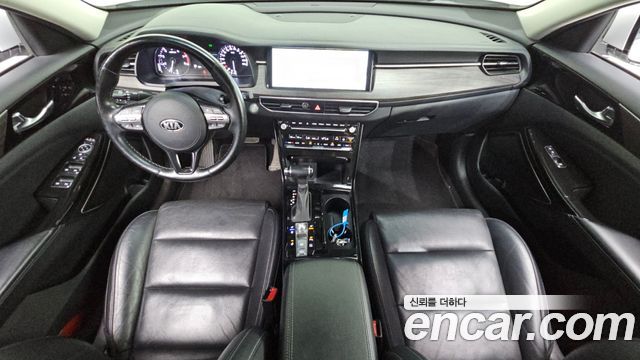 Kia K7 — interior
