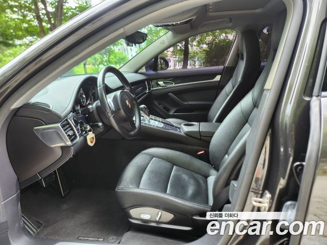 Porsche Panamera — interior
