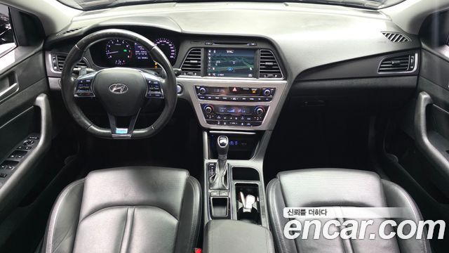 Hyundai Sonata — interior