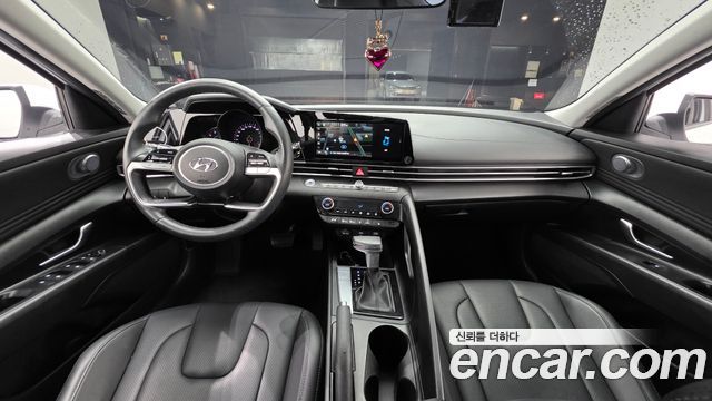 Hyundai Avante — interior