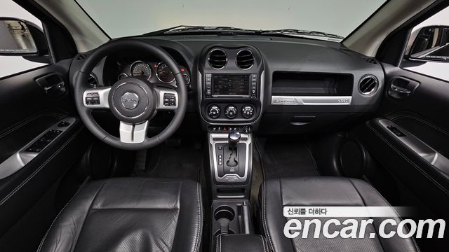 Jeep Compass — interior