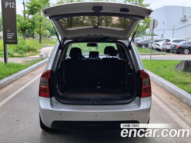 Kia Carens — interior