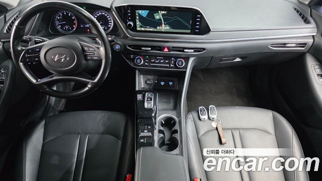 Hyundai Sonata — interior