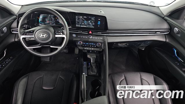 Hyundai Avante — interior