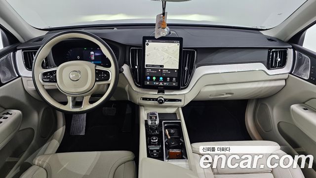 Volvo XC60 — interior