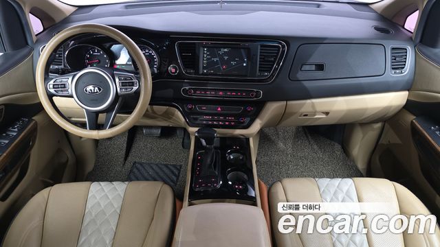 Kia Carnival — interior