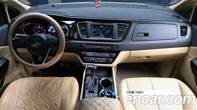 Kia Carnival — interior