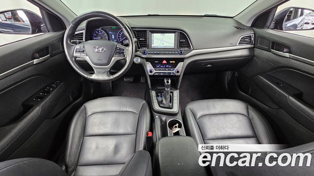 Hyundai Avante — interior