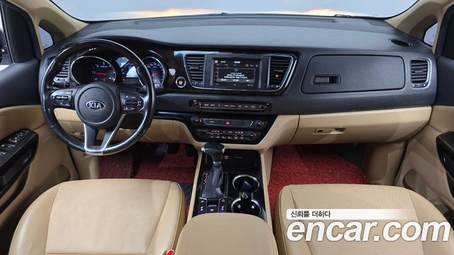 Kia Carnival — interior