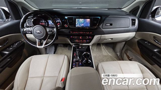Kia Carnival — interior