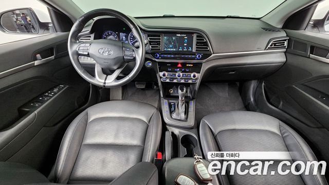 Hyundai Avante — interior