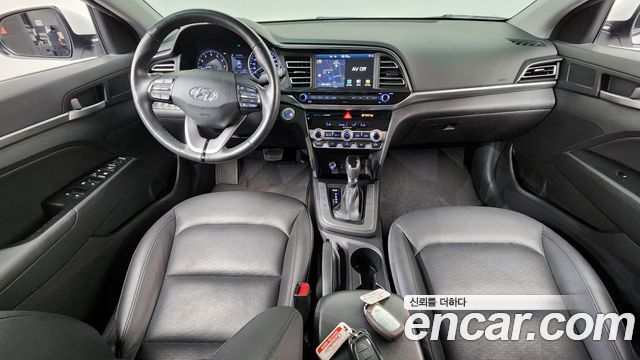 Hyundai Avante — interior