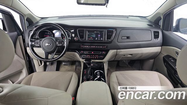 Kia Carnival — interior