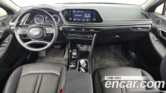 Hyundai Sonata — interior