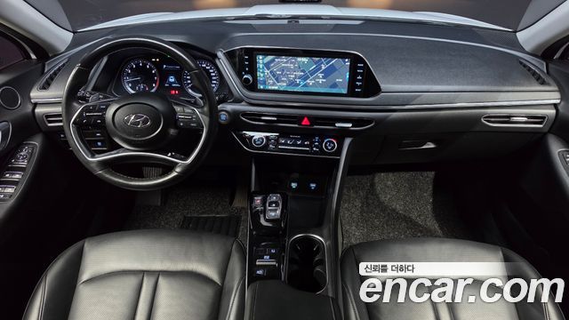 Hyundai Sonata — interior