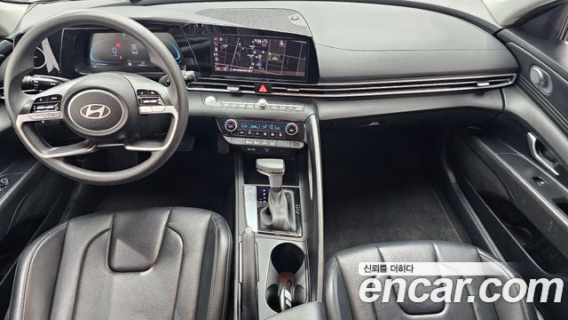 Hyundai Avante — interior