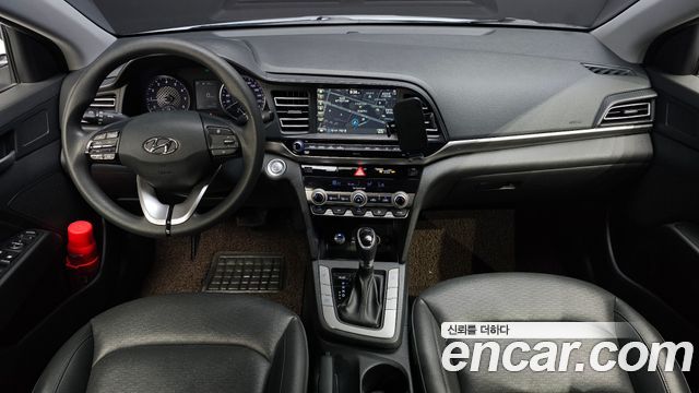 Hyundai Avante — interior