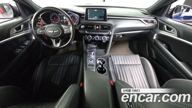 Genesis G70 — interior