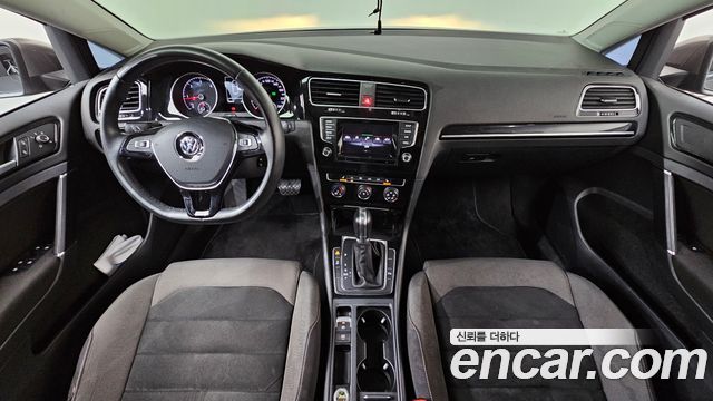 Volkswagen Golf — interior