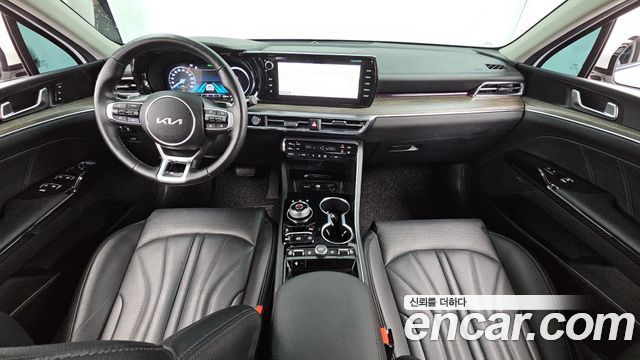 Kia K5 — interior