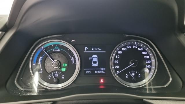 Hyundai Sonata — interior
