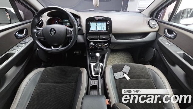 Renault Korea Clio — interior