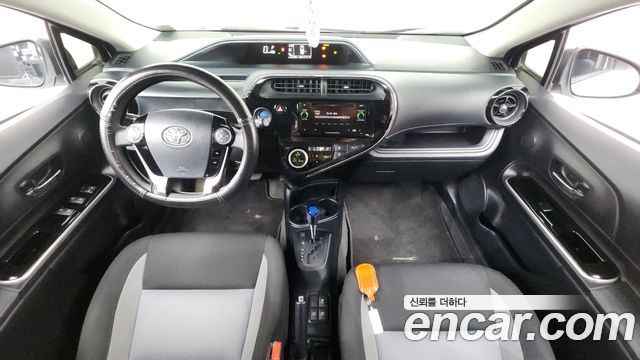 Toyota Prius — interior