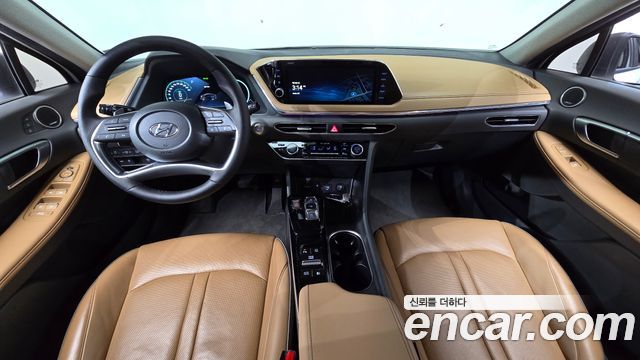 Hyundai Sonata — interior