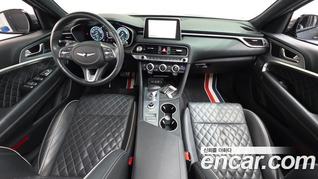 Genesis G70 — interior