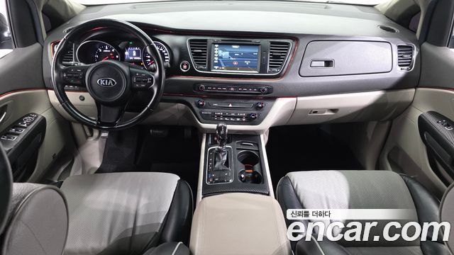 Kia Carnival — interior