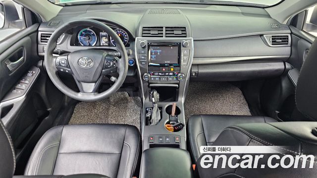 Toyota Camry — interior