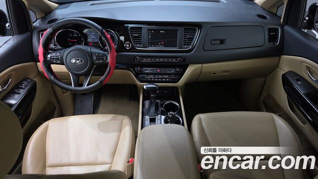 Kia Carnival — interior